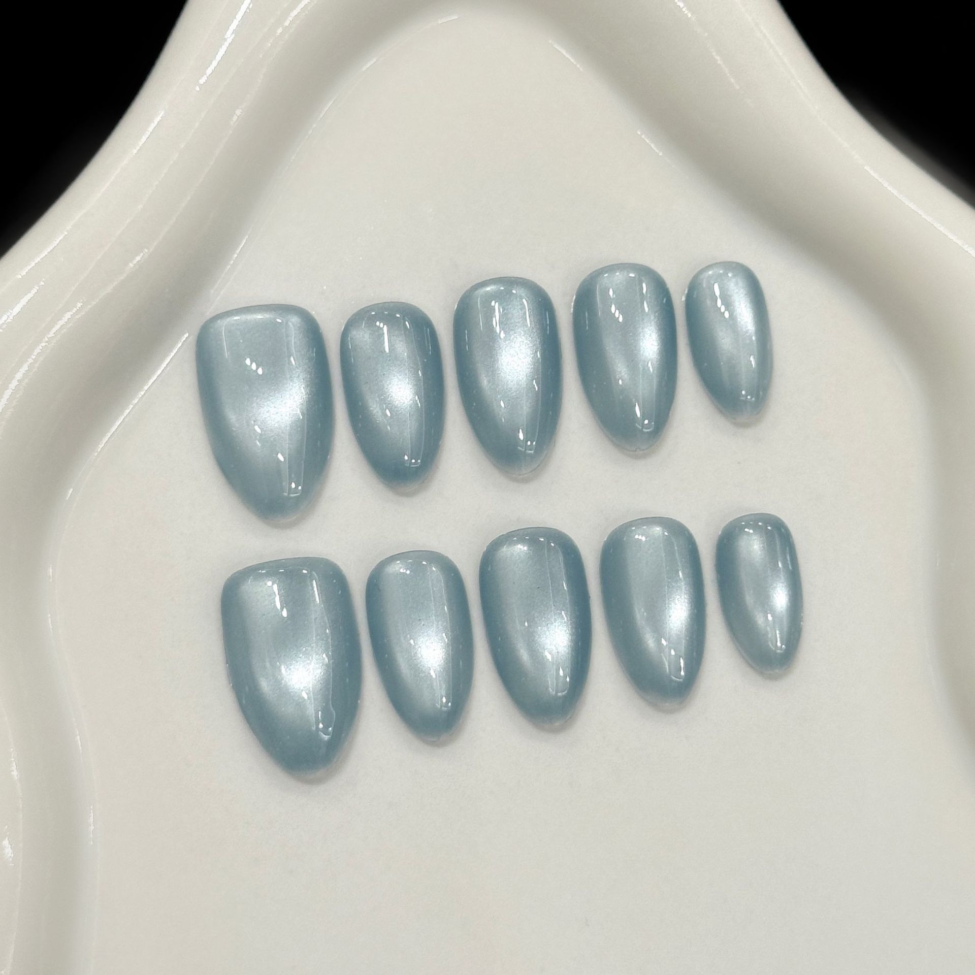 Nail Art Simple - เล็บปลอมแบบกดติด 10 ชิ้น สีฟ้า ลายตาแมว ทรงอัลมอนด์สั้น