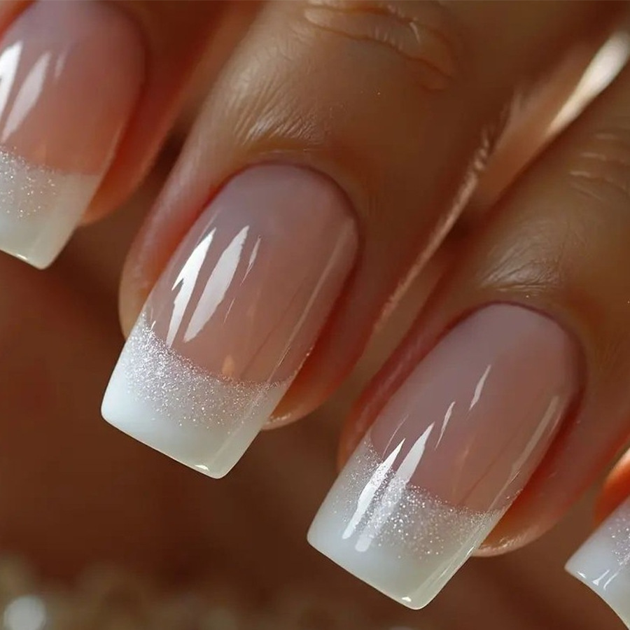 Nail Art French Nails - ชุดเล็บปลอมทรงเหลี่ยมขนาดกลาง 24 ชิ้น/ชุด สำหรับผู้หญิงและเด็กผู้หญิง สีเบจนู้ด แต่งกลิตเตอร์