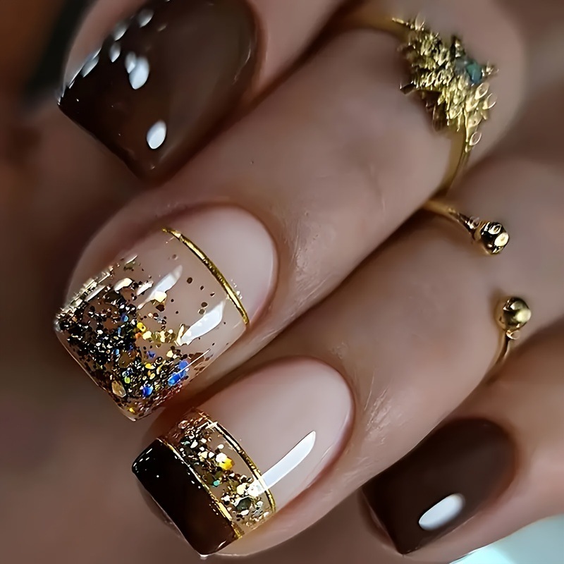 Nail Art Glossy - เล็บปลอมทรงสี่เหลี่ยมสั้นสำหรับผู้หญิง สีน้ำตาลมันวาว ปลายเล็บสีทองเงิน ประดับกลิตเตอร์ พร้อมลายเส้น ดีไซน์เต็มเล็บ