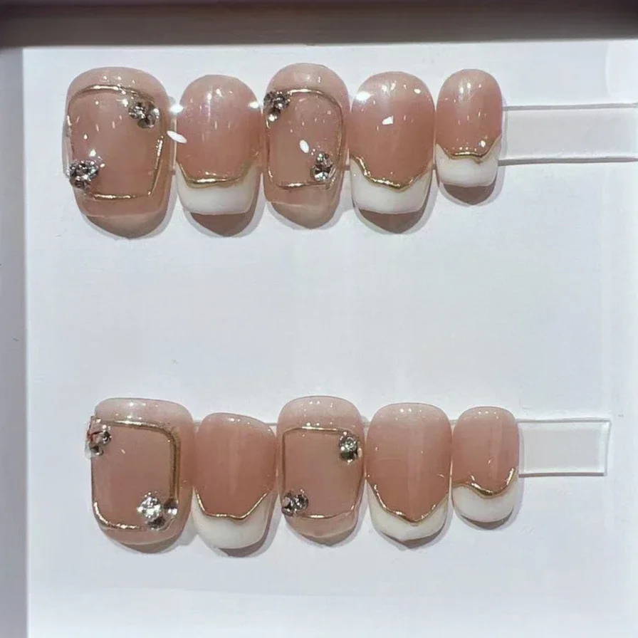 Nail Art Simple - 10 ชิ้นสั้นสแควร์ภาษาฝรั่งเศสคํา Handmade เล็บปลอม Simple Nail