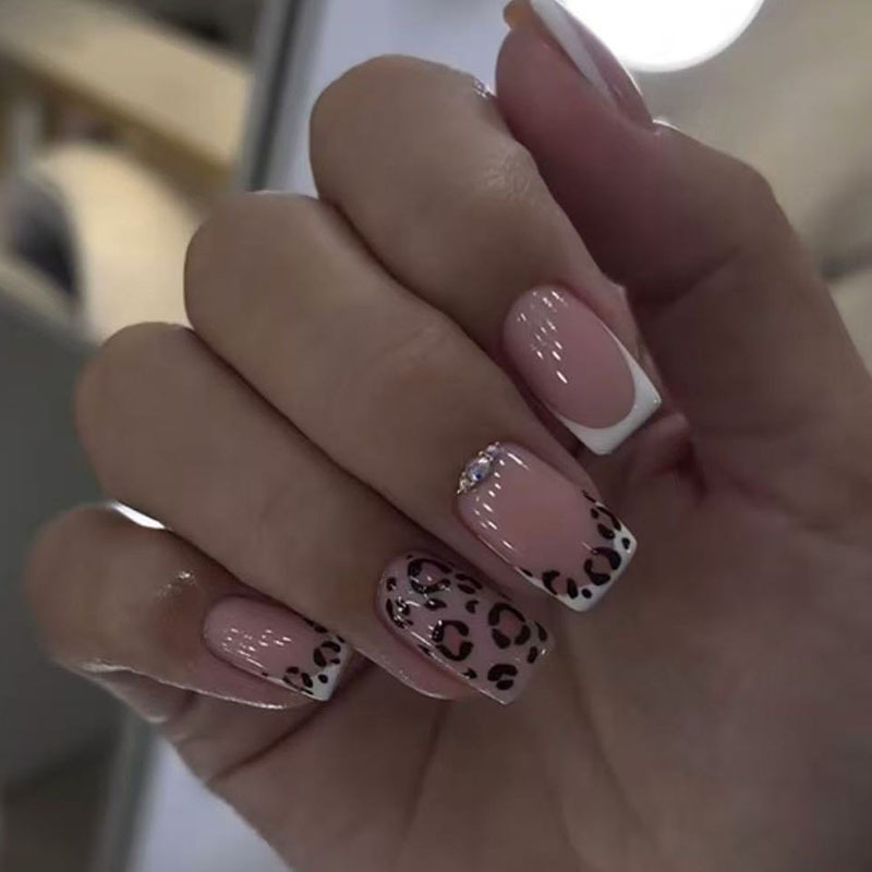 เล็บปลอมสำเร็จรูป 24 ชิ้น สไตล - Nail Art Simple บทวิจารณ์และราคา